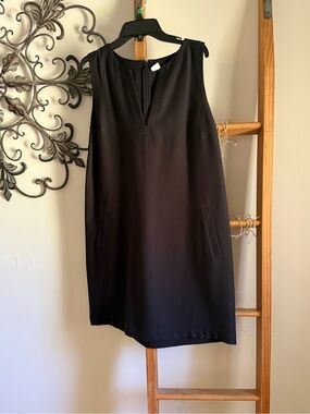 GAP Black Sleeveless Shift Dress